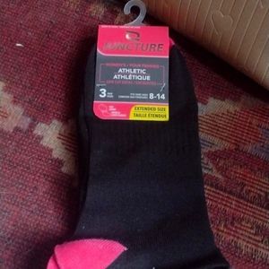 Three pack women's athletic socks
